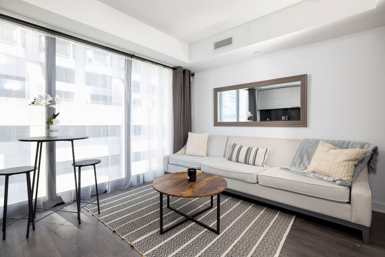 Luxury Condo Yorkville Pool Gym - 