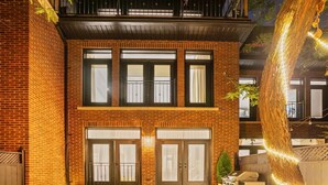 Terrace/patio - Luxury Home Yorkville 4bed4bath Backyard Parking (Toronto)