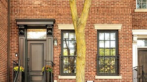 A brick building with a large tree in front. - Luxury Home Yorkville 4bed4bath Backyard Parking (Toronto)