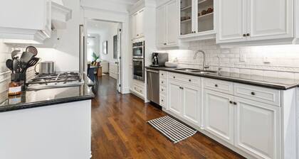 Luxury Home Yorkville 4bed4bath Backyard Parking