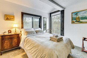 4 habitaciones, tabla de planchar con plancha, wifi y ropa de cama 