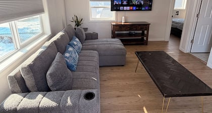 Cozy house in charming Anchorage with WiFi access