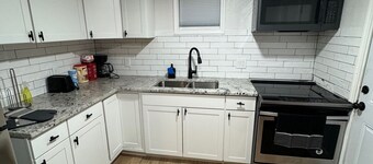 Cozy house in charming Anchorage with WiFi access