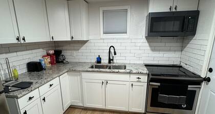 Cozy house in charming Anchorage with WiFi access