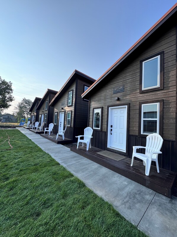 Exterior - Glacier Alpine Lodges (East Glacier Park)