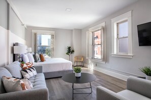 Standard Double Room, City View | Pemandangan dari bilik