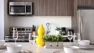 Deluxe Double Room, City View | Private kitchen | Full-size fridge, microwave, stovetop, toaster