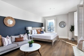 Standard Double Room, City View | Busa memori, seterika/papan seterika, Wi-fi percuma, cadar katil 