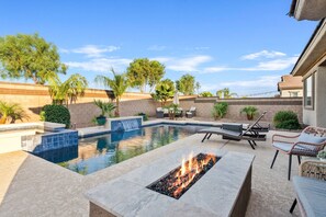 Pool - Desert Pearl Retreat w/Award-Winning Luxurious Design, Hot Tub, Pool, Seamless Indoor/Outdoor Living in Phoenix, AZ (Queen Creek)