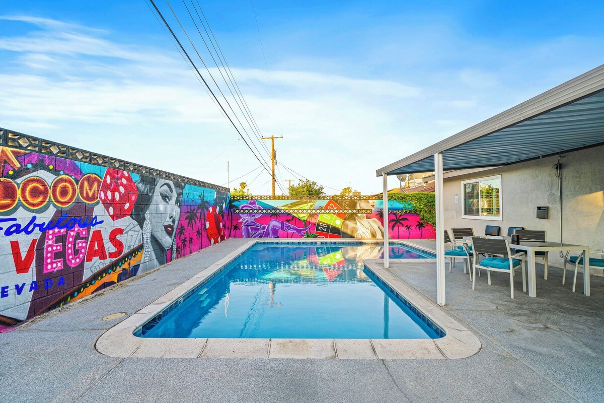 Modern House, Pool, BBQ 3 Miles to Vegas Strip & Downtown Fremont, Pet Friendly