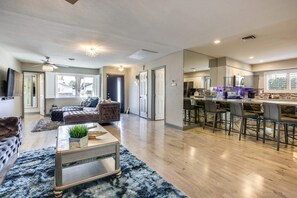 Interior - Modern House, Pool, BBQ 3 Miles to Vegas Strip & Downtown Fremont, Pet Friendly (Las Vegas)