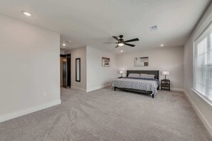 3 bedrooms, iron/ironing board, WiFi, bed sheets