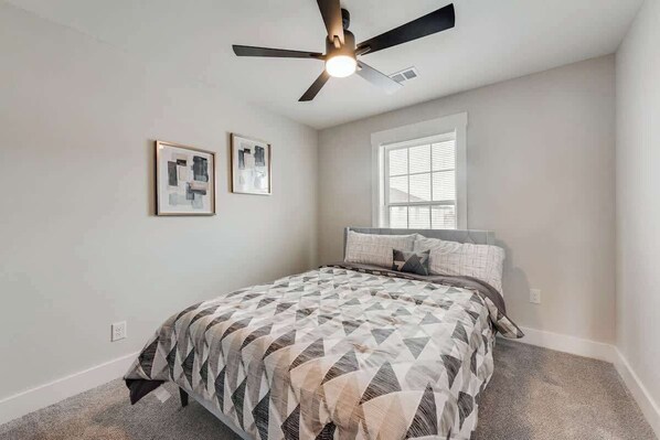 3 bedrooms, iron/ironing board, WiFi, bed sheets