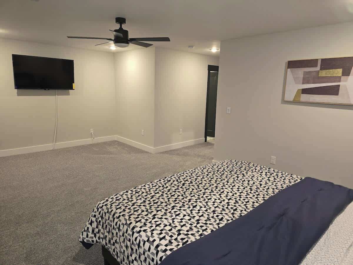 3 bedrooms, iron/ironing board, WiFi, bed sheets