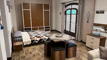 2 Schlafzimmer, Schreibtisch, Bügeleisen/Bügelbrett, WLAN