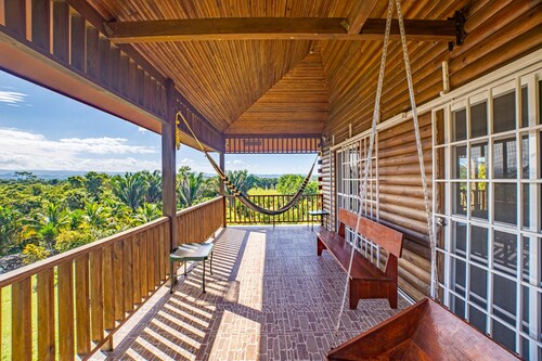 Charming cabin with private balcony, lush views & eco-friendly features