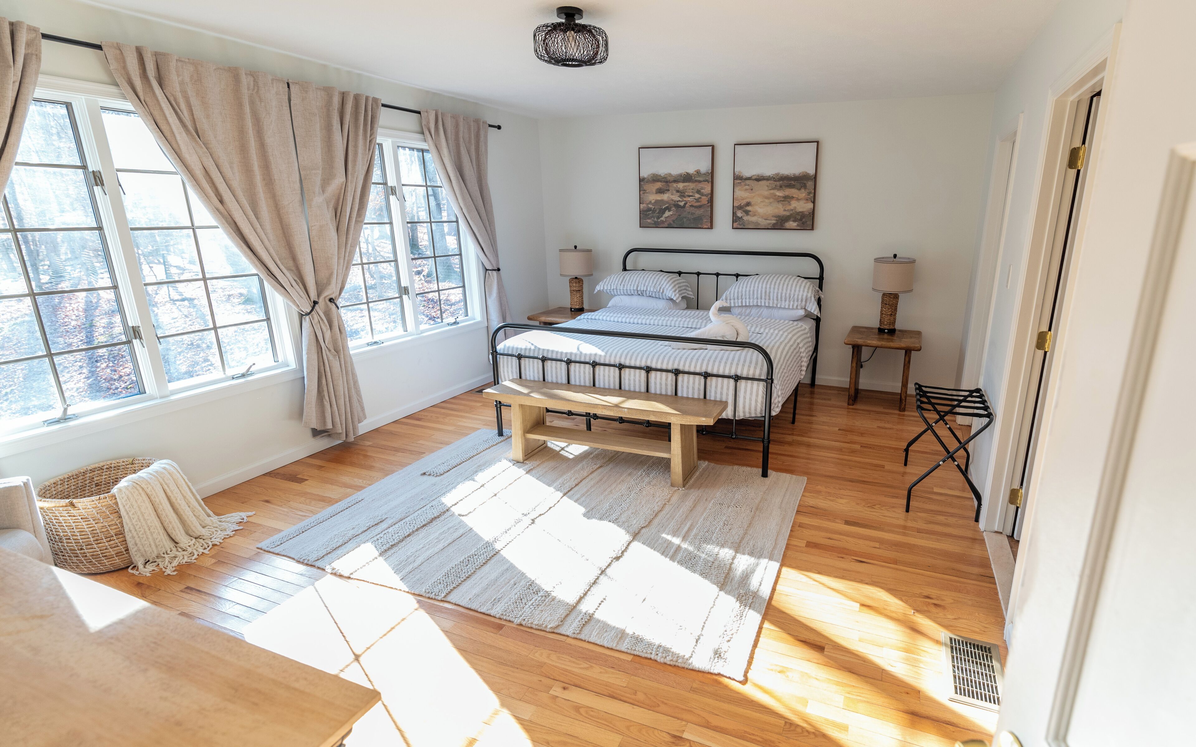 4 bedrooms, desk, iron/ironing board, free WiFi