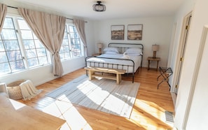 4 bedrooms, desk, iron/ironing board, free WiFi