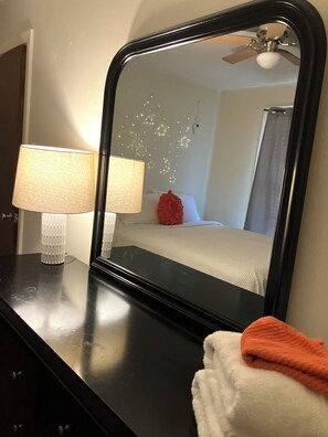 1 غرفة نوم ومكواة/لوح كي وواي فاي وملاءات أسرّة