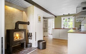 Een koelkast, een kookplaat, een vaatwasser