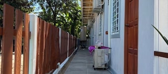 TOOMHOME95 , welcome to nice and cozy place clean and safe not far from to town