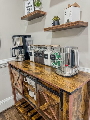 Interior - Family Fun Home 2 Bedroom 1 Bathroom close to Downtown Greensboro (Greensboro)