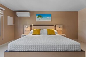 5 habitaciones, escritorio y tabla de planchar con plancha 