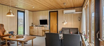 Cozy home in Bogense with WiFi