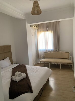 2 chambres, fer et planche à repasser, Wi-Fi, draps fournis