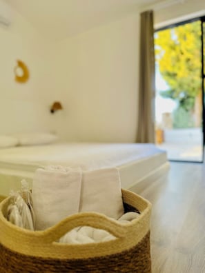 Caja de seguridad en la habitación y escritorio 