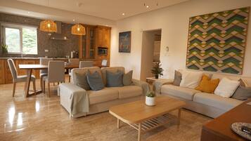 Deluxe Apartment, Garden View | Living area