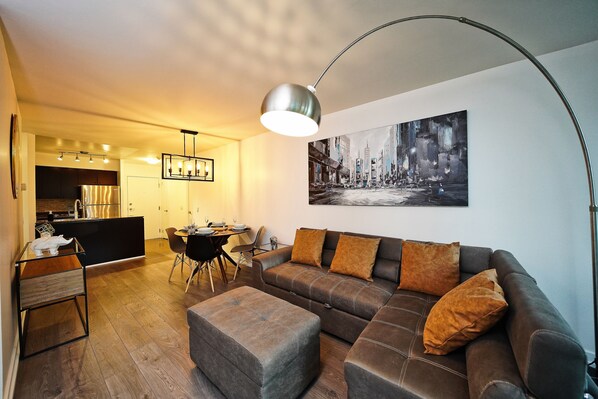 Living area - The Front Condominiums (Toronto)