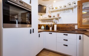 Réfrigérateur, four, plaque de cuisson, lave-vaisselle