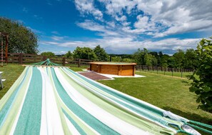 Property grounds - Cozy home in Klostar Ivanic with sauna (Klostar Ivanic)