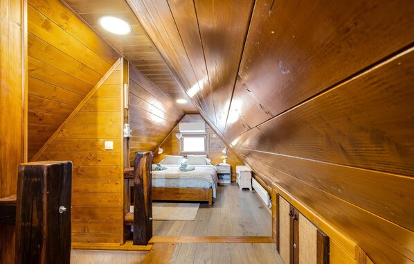 2 Schlafzimmer, Reisekinderbett, kostenloses WLAN, Bettwäsche