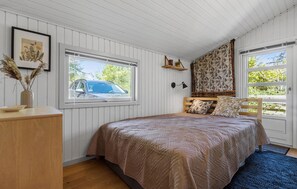 3 bedrooms, travel crib, free WiFi