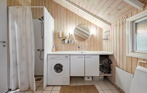 Shower - Gorgeous home in Oksbøl with sauna (Oksbøl)