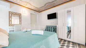 1 camera, Wi-Fi, lenzuola