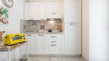 Réfrigérateur, cafetière/bouilloire