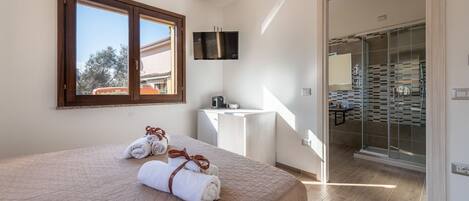 1 bedroom, iron/ironing board, travel crib, WiFi