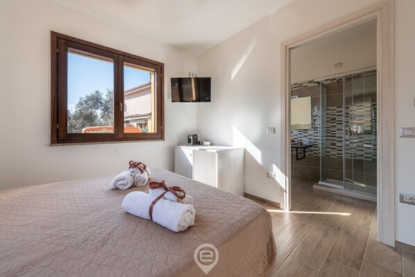 1 bedroom, iron/ironing board, travel cot, WiFi