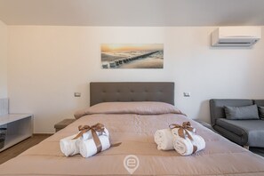 1 bedroom, iron/ironing board, travel cot, WiFi