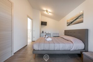 1 bedroom, iron/ironing board, travel cot, WiFi