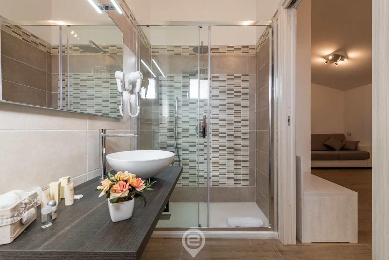 Dusche, Haartrockner, Bidet, Handtücher