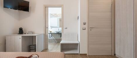 1 bedroom, iron/ironing board, travel cot, WiFi