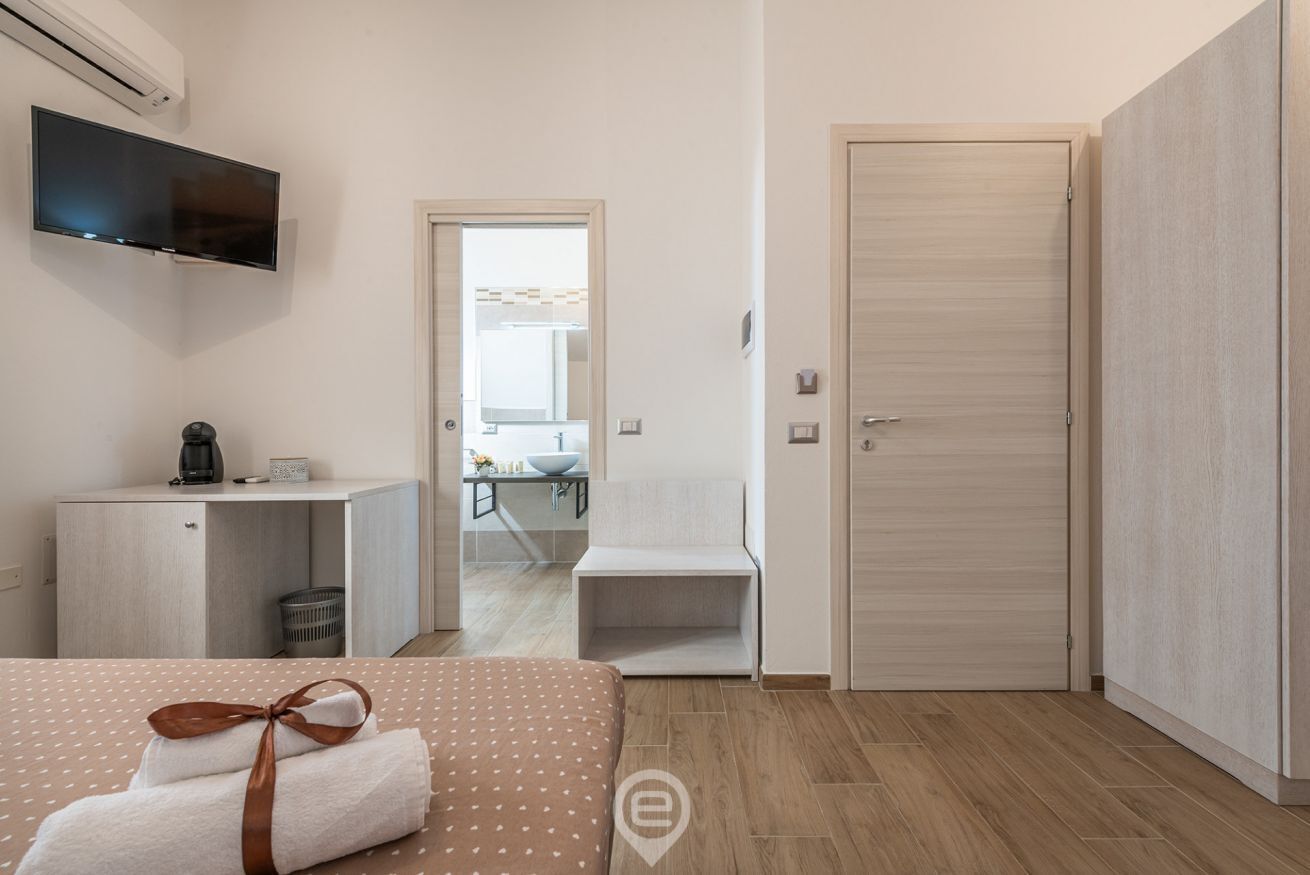 1 bedroom, iron/ironing board, travel crib, WiFi