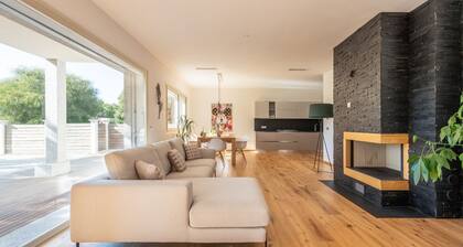 Golden Dunes Villa - Garden Retreat