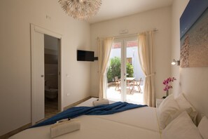 1 bedroom, desk, iron/ironing board, WiFi