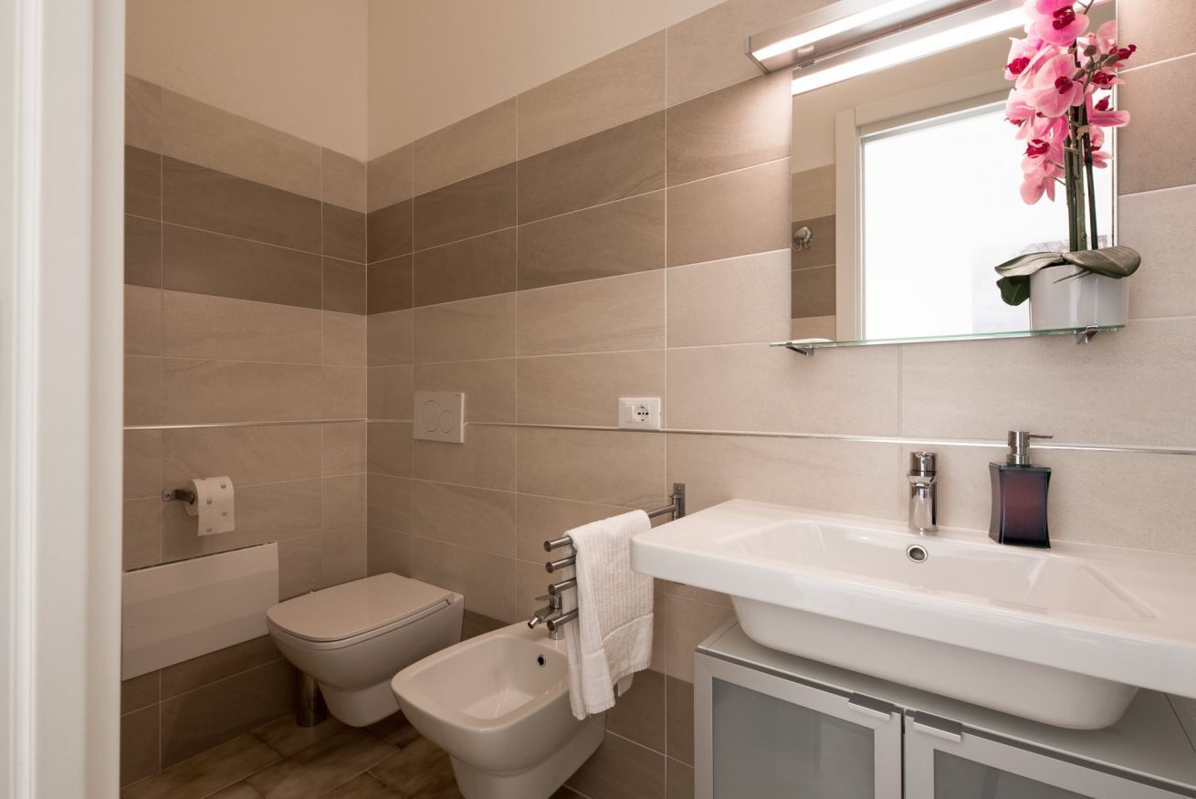 Doccia, asciugacapelli, bidet, asciugamani