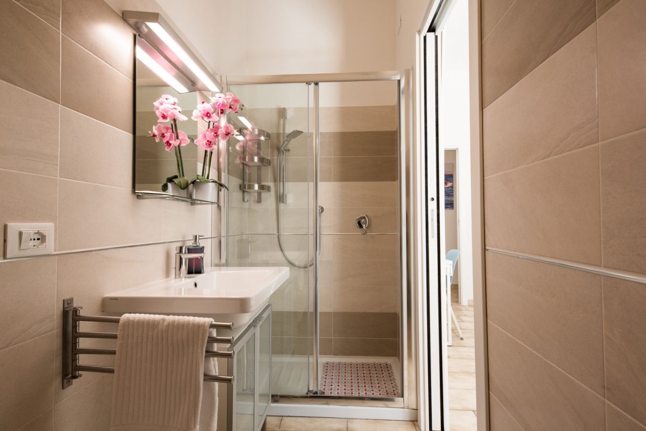 シャワー、ヘアドライヤー、ビデ、タオル